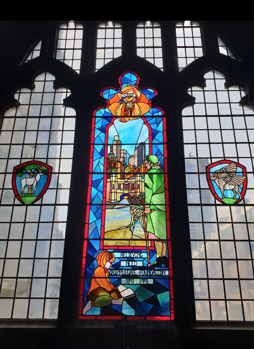 St Giles-without-Cripplegate (Founded 1384). Window celebrating the centenary of The Cripplegate Foundation 1891-1991. Nice to see the Barbican towers featured. #StainedGlassSunday #cityoflondon #architecturephotography #londonchurches #stainedglasswindows #gradeIlisted