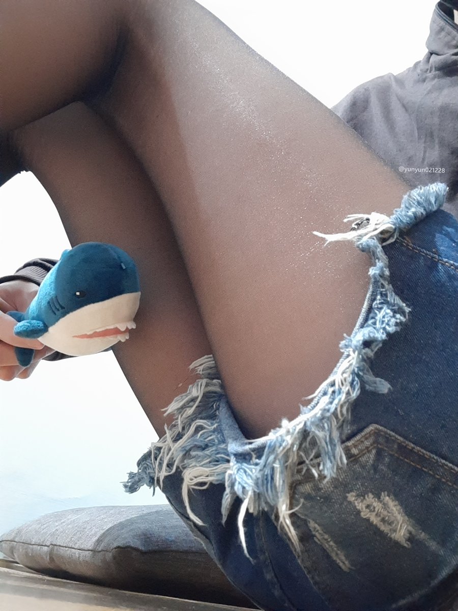 yunyun021228's tweet image. 黒タイツ&amp;amp;サメ-7 🦈🍑
#タイツ #ホットパンツ