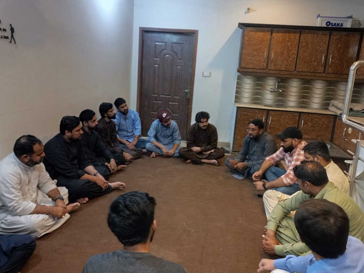 WYPakOfficial's tweet photo. لاہور اپڈیٹ
وحدت یوتھ لاہور ڈویژن کی جانب سے دعائیہ پروگرام برادر نقی حیدر (صدر وحدت یوتھ لاہور ڈویژن)کے گھر میں منعقد ہوا۔جس میں حدیث کساء کی تلاوت کی گئی،بعد از دعا مرکزی صدر وحدت یوتھ پاکستان مولانا تصور علی مہدی نے خصوصی خطاب کیا،
وحدت یوتھ پاکستان لاہور ڈویژن https://t.co/I8lRpia2e1