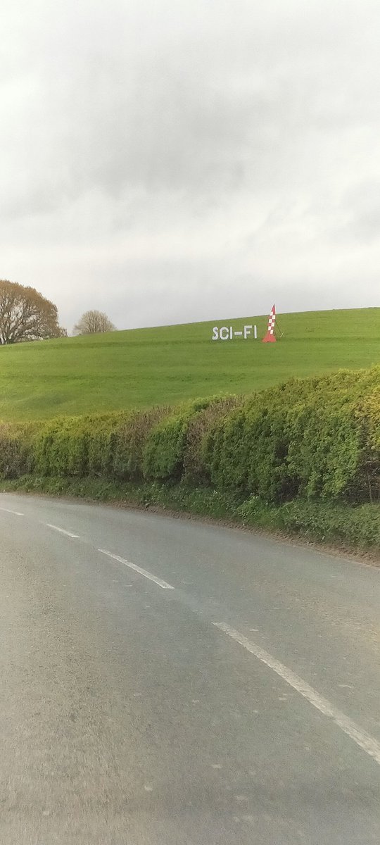 Just been to a scarecrow festival with the theme of sci-fi. I was unprepared for how folk horror it was. A thread 🧵 of images...