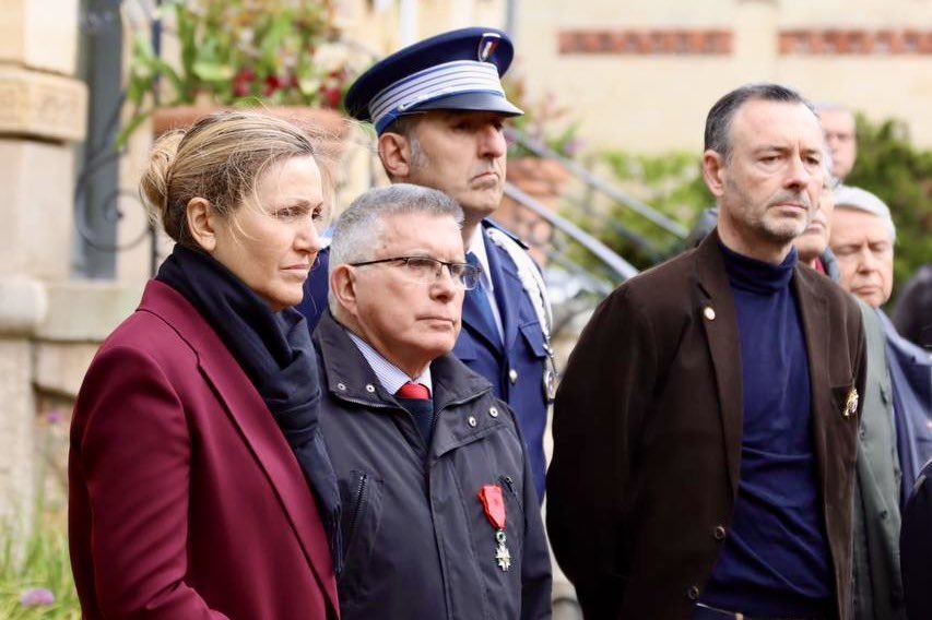 YaelBRAUNPIVET's tweet photo. Au #Vésinet, avec @BrunoCoradetti, en cette journée nationale du souvenir des victimes et des héros de la déportation. 
Pour ne jamais les oublier.
Pour que la barbarie jamais ne revoie le jour. https://t.co/LRjzpCmxHW