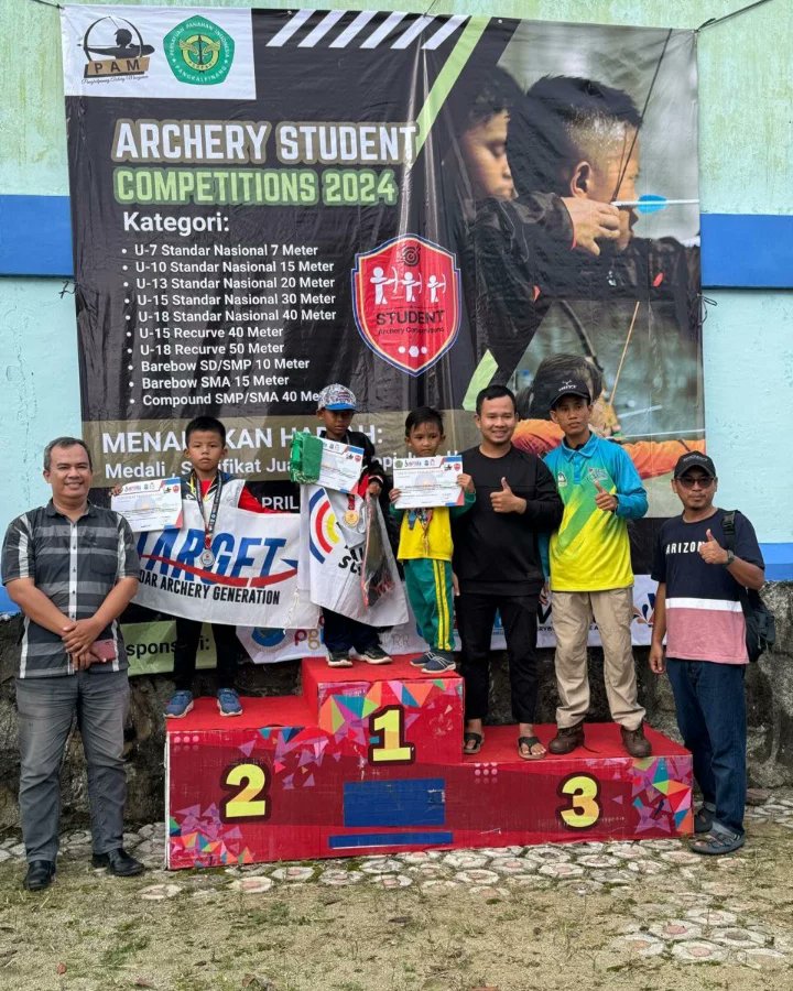 ArmandaAgus3's tweet photo. Membersamai Varrel Hafidzie Junio dalam Archery Student Competitions 2024, Anaknya Darat, Laut dan Udara. Teruslah Melangit dengan tetap Membumi. Stadion Depati Amir Pangkalpinang, Minggu, 28 April 2024. https://t.co/eh0oiZlSjb