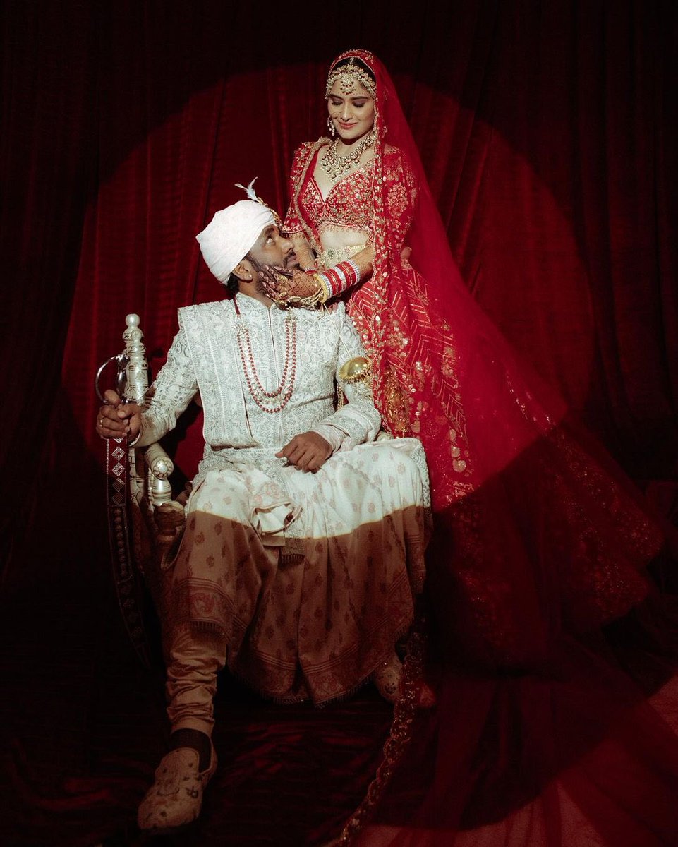 We're in love with more beautiful Pics of #ArtiSingh and Dipak Chauhan from their Wedding Ceremony.. ♥️

#indianbride #indianwedding #krushnaabhishek #artisinghwedding #govinda #lehenga #kapilsharma #thekapilsharmashow #kapilsharmashow #karansinghgrover #bipashabasu #biggboss13