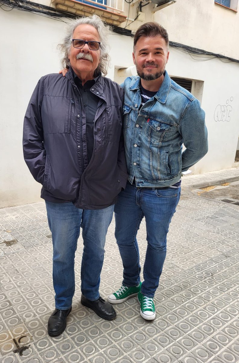 El padre Nicanor Arozamena lleva 40 años ayudando a los drogadictos de El Raval. 

#ProyectoHombre
#HermanosTrinitarios
#DiNoALasDrogas