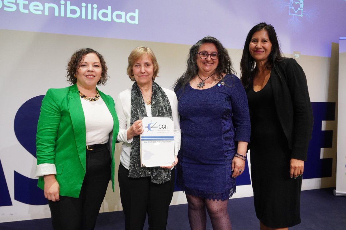 Gran orgullo para @dcoeinf que una de nuestras cofundadoras, la estimada @NuriaCastell_A haya recibido el #premioAngelaRuizRobles a la trayectoria profesional del @cciinfor entregado en la 1a Jornada Nacional de @MujeresEnII Enhorabuena! Merecidísimo