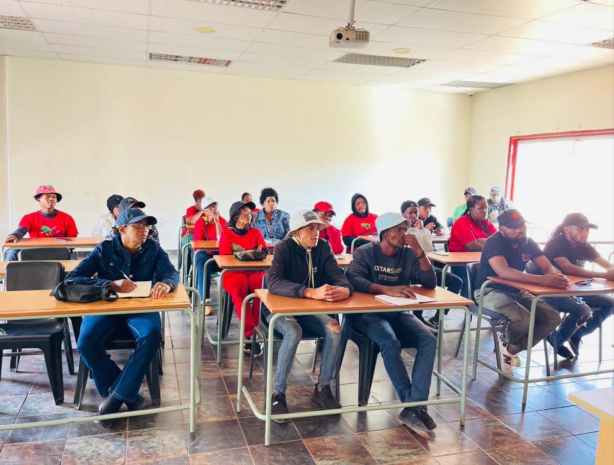 effnorthercape's tweet photo. 🚨Happening Now🚨

PETF Coordinator and PC Cmsr @ShadrackTlhaole conducting assessment on readiness at Tsantsabane Subregion, which will be hosting the visit of the Commander In Chief on the date yet to be confirmed.

Accompanied by the ZFM Regional Convenor Fighter Pako Kaosane. https://t.co/ZmgJ96Ai5T