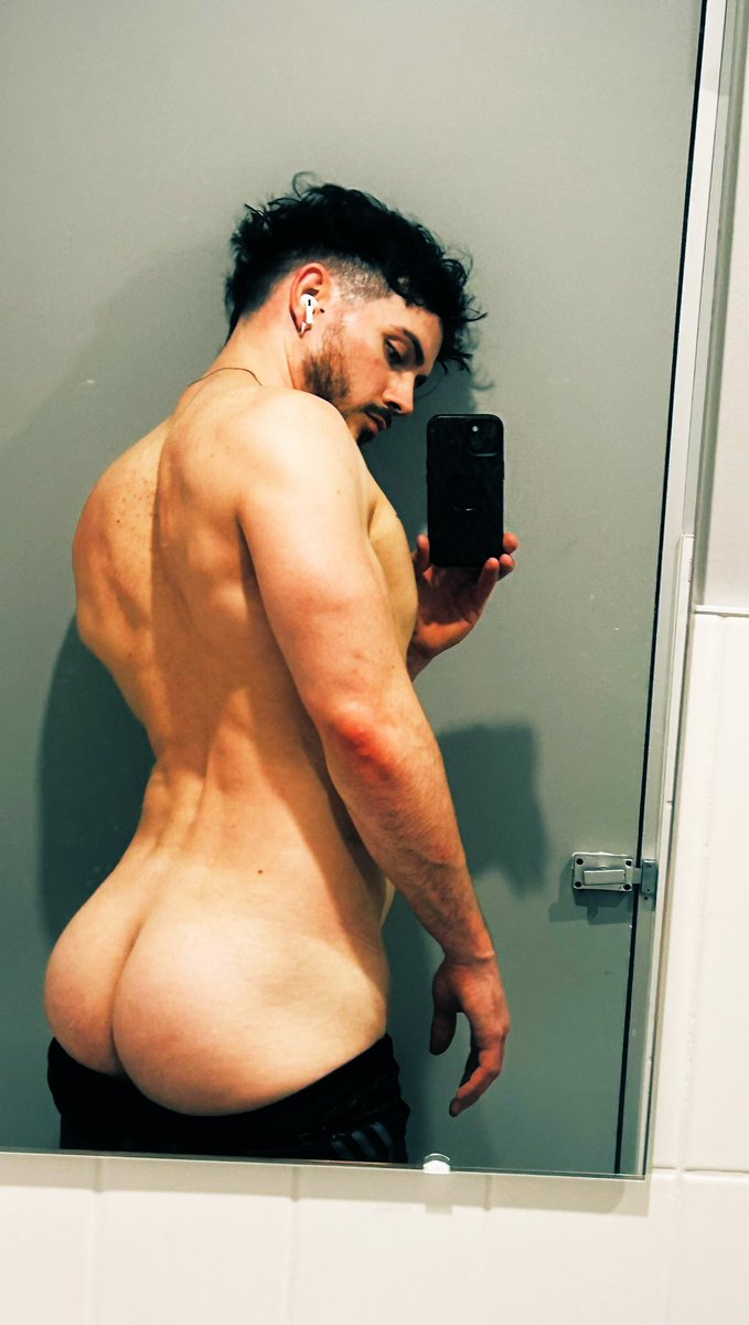 Naked chef tweet media