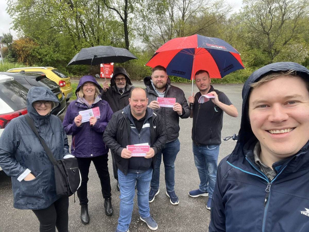 Thanks to everyone who came to help this mornings very damp campaign session on Canal Lane! Excellent response for Labour’s @matthewmorley7 🌹🌧️ #LabourDoorstep