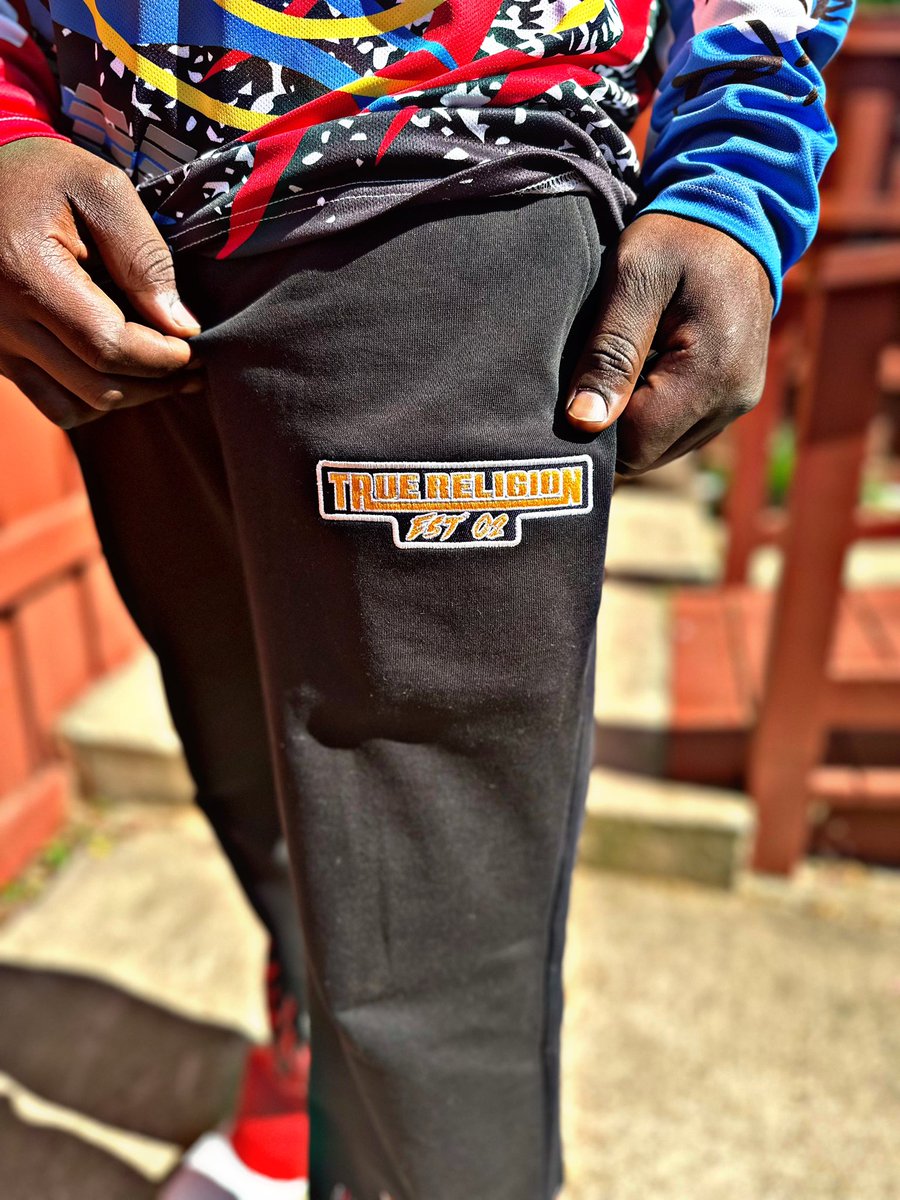 DayDay_5200blk's tweet photo. 🔥🔥Before you embark on a journey of revenge, dig two graves 🔥🔥
#truerlgn #truetomyreligion #myrlgn #imwithtrue #truereligion #truereligionjeans #sgtdayday #sgtdaydaymusic #pcmgang https://t.co/tewdoUrfSE