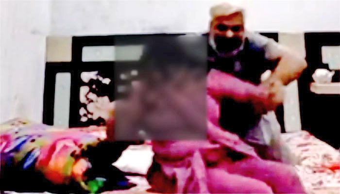 Uttar Pradesh: Salman rapes brother Sajid’s wife during 'Holy Month' of Ramzan, both brothers later attempt to murder the victim.

Muzaffarnagar police filed a case of rape against Salman and attempted murder against Sajid after a video of attempted murder where Sajid was trying…