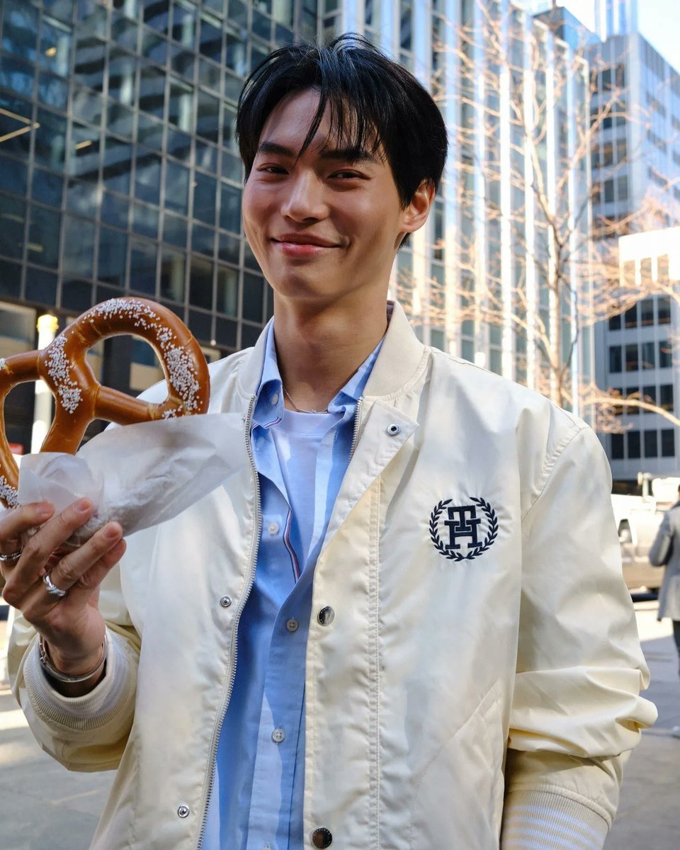 ภาพรอยยิ้มที่น่ารัก ก่อนขึ้นวันใหม่ 😊
28.04.2024 

WIN METAWIN NYFW24
#WinxTommyHilfiger
#TommyHilfigerTH
#TommyHilfiger 
#winmetawin