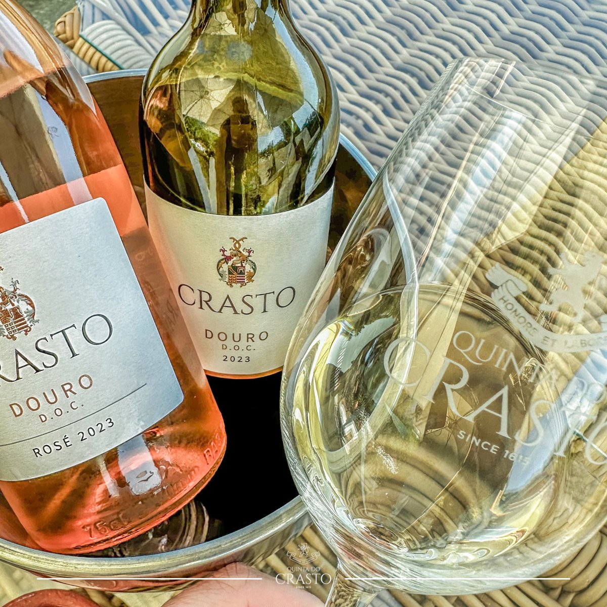 #CrastoRosé 2023 and #CrastoWhite 2023, two faithful companions of well-spent afternoons and experiences that stay forever in memory. 🍷
👉🏼 Learn more here: quintadocrasto.pt/products/?lang…
👉🏼 Be sure to look for your favourite #wine in your usual #restaurant or #wineshop. 🍷#DouroWines