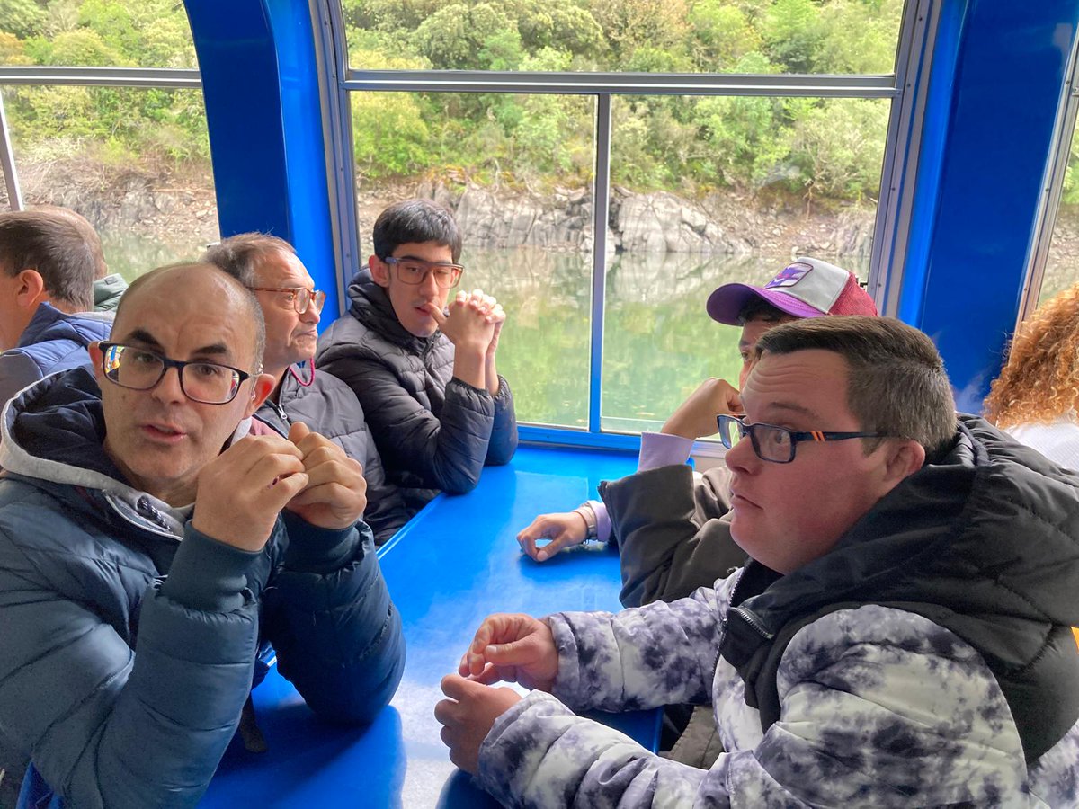 AsociacionAspas's tweet photo. Domingo de viaxe en catamarán polo Río Sil. 🛳️
Grazas a @SOGalicia Galicia por convidarnos a esta navegación tan única. 🏞️
#riosil #cañónsdosil #ribeirasacra
#specialolympics
#asociaciónaspas https://t.co/eZkOzVDNdJ