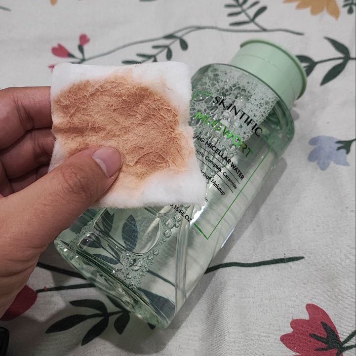 this might sound exaggerate tapi i rasa macam sapu air je kat muka. i loveeeee how gentle this micellar water on my skin!!!

despite the gentleness, it aggresively remove the dirtssss on my skin. nampak muka macam bersih but nope 👎🏼👎🏼