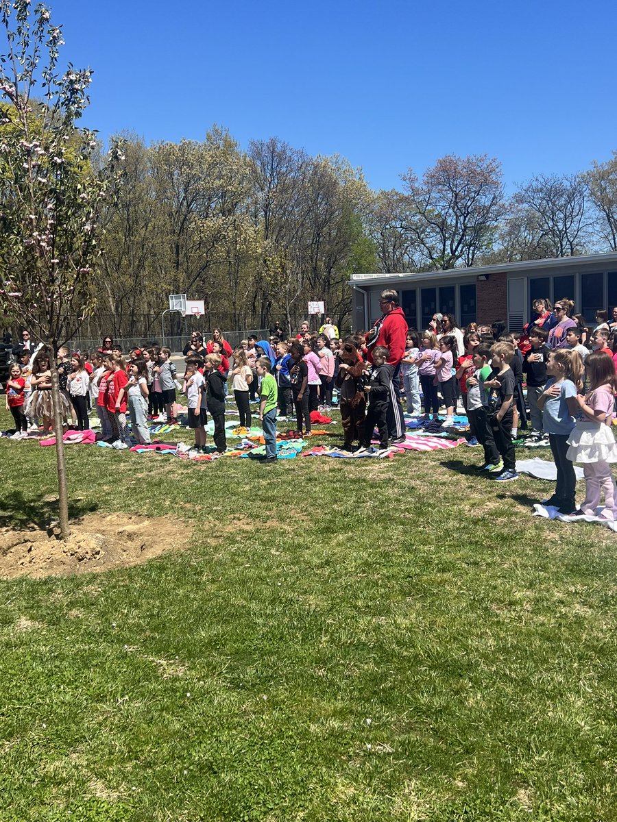 Lillian Drive’s 1st Arbor Day Celebration Thank you to @suekiley @monmouthcounty for the proclamation of the 🍒 blossom tree to Honor @LericheJena  @AmandaH16434691 sang our Star Spangled Banner 🇺🇸 which was truly amazing 🤩 #hazletproud @jtchoppa @JosephAnnibale