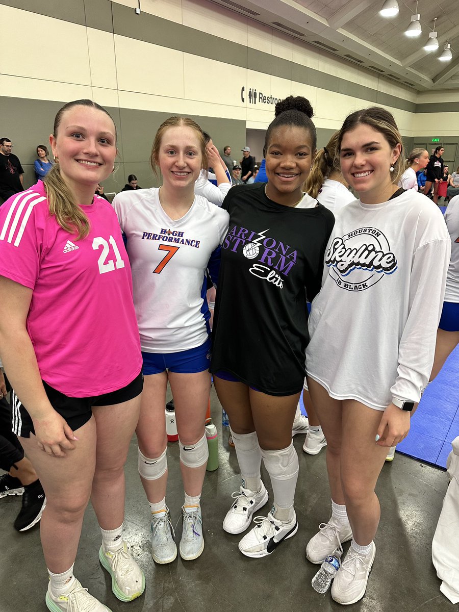 ATUvolleyball's tweet image. Part of our incoming crew at Nationals! 💚💛 #heckyeahtechyeah