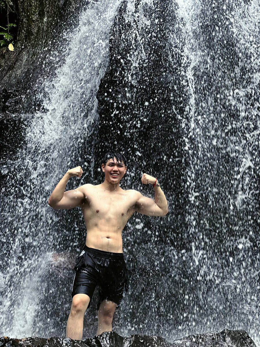 今天当一回健美选手😏

Link：onlyfans.com/aluk77/c6