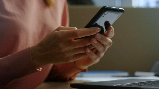 #BREAKING: Cellphone use to be banned in Ontario schools starting in September 
cp24.com/news/ontario-t…