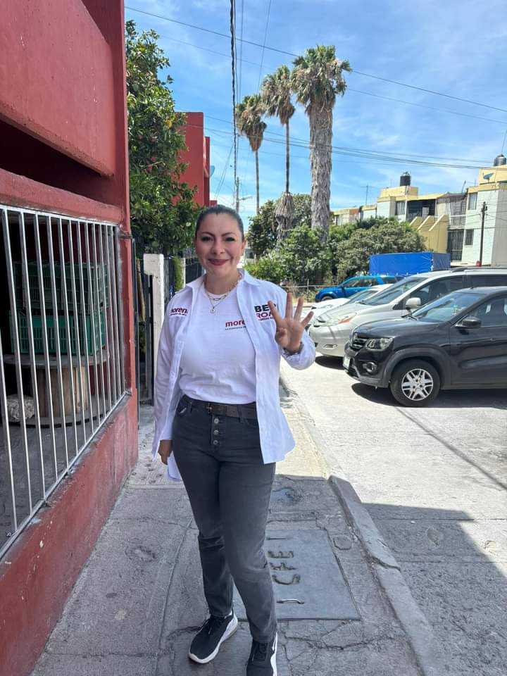 bereromot's tweet photo. Vecinos del #FidelVelazquez gracias por recibirme con cariño, por abrirme las puertas de su corazón y platicarme las necesidades que no han cubierto el gobierno que actualmente tenemos en Aguascalientes, sepan que #Morena no les va a fallar 🫶🏻
#BereRomo
#DiputadaLocal
#Dtto15 https://t.co/BvmkZcNN7A