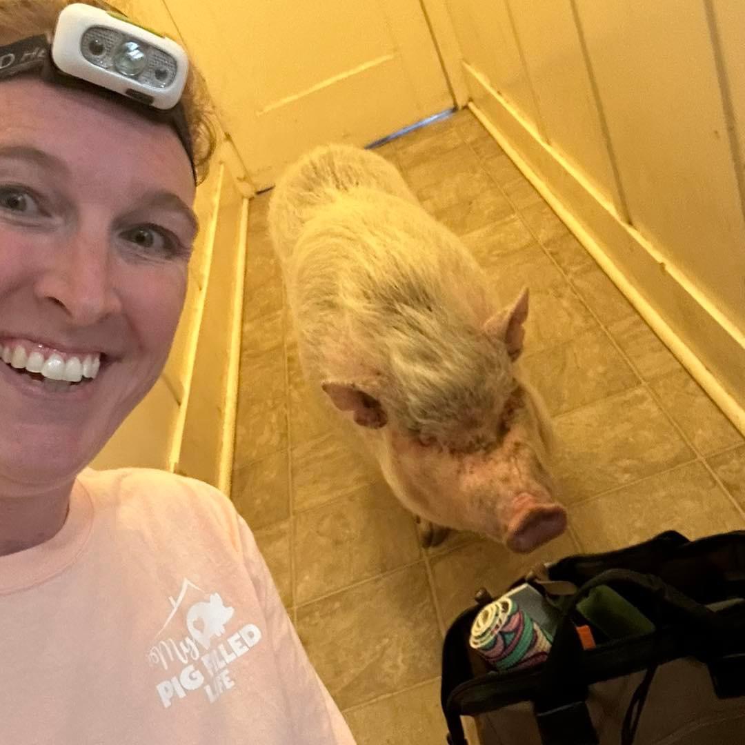 💃🏼Emily the Trimmer & 🐷 Ethel reunited for #spaday 💅