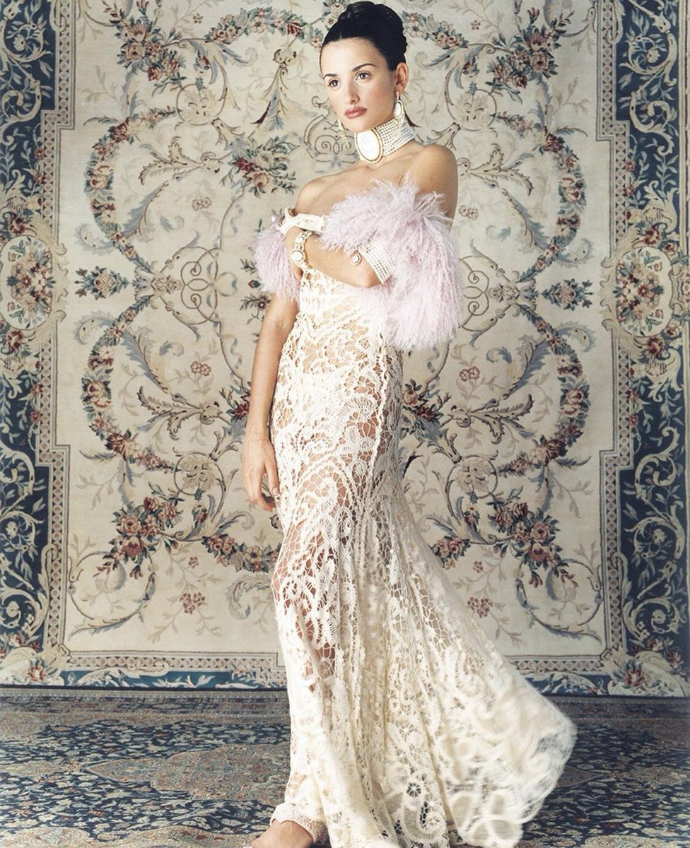 penélope cruz wearing dior couture for vogue españa, 2000 🪷