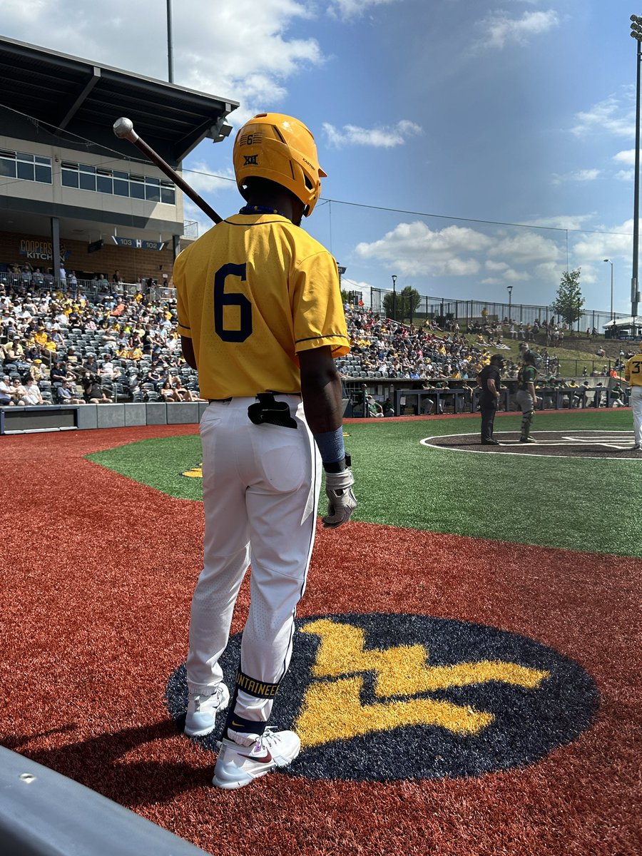 I always appreciate @iamskylarking saying hi to me when he comes up to bat. Our guys @WVUBaseball aren’t just great players but great people. It’s these little interactions I’ll miss. 💛💙