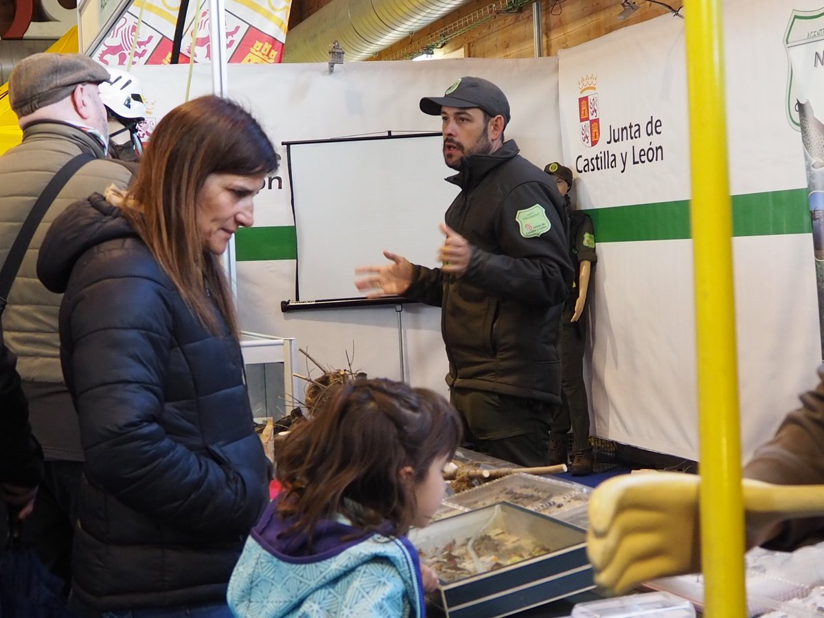 🦌 En un par de horas concluye la XX Feria Venalmazán, cita en torno a la #caza y la #naturaleza a la que hemos asistido con stand y en la que nuestro compañero Diego Rello ha impartido la charla 'Digitalización 📲 y gestión de las capturas de caza en los cotos de #CastillayLeón'