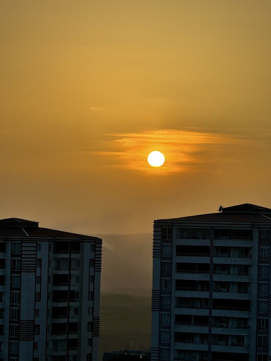 Apartmanların arasından anca bu kadar olsaydı deniz manzaramız çok daha güzelini yakalardık🥲