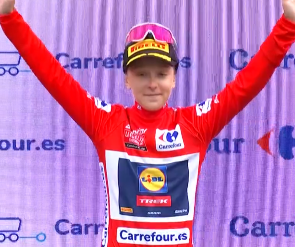 JPHHenneton's tweet photo. #cyclisme 🚴‍♂️ Vuelta Femenina 🇪🇸   Étape 1⃣, #chrono par équipes ⏱️

Gaia #Realini prend le maillot rouge 🟥

#velo https://t.co/tcyKYV2R9R