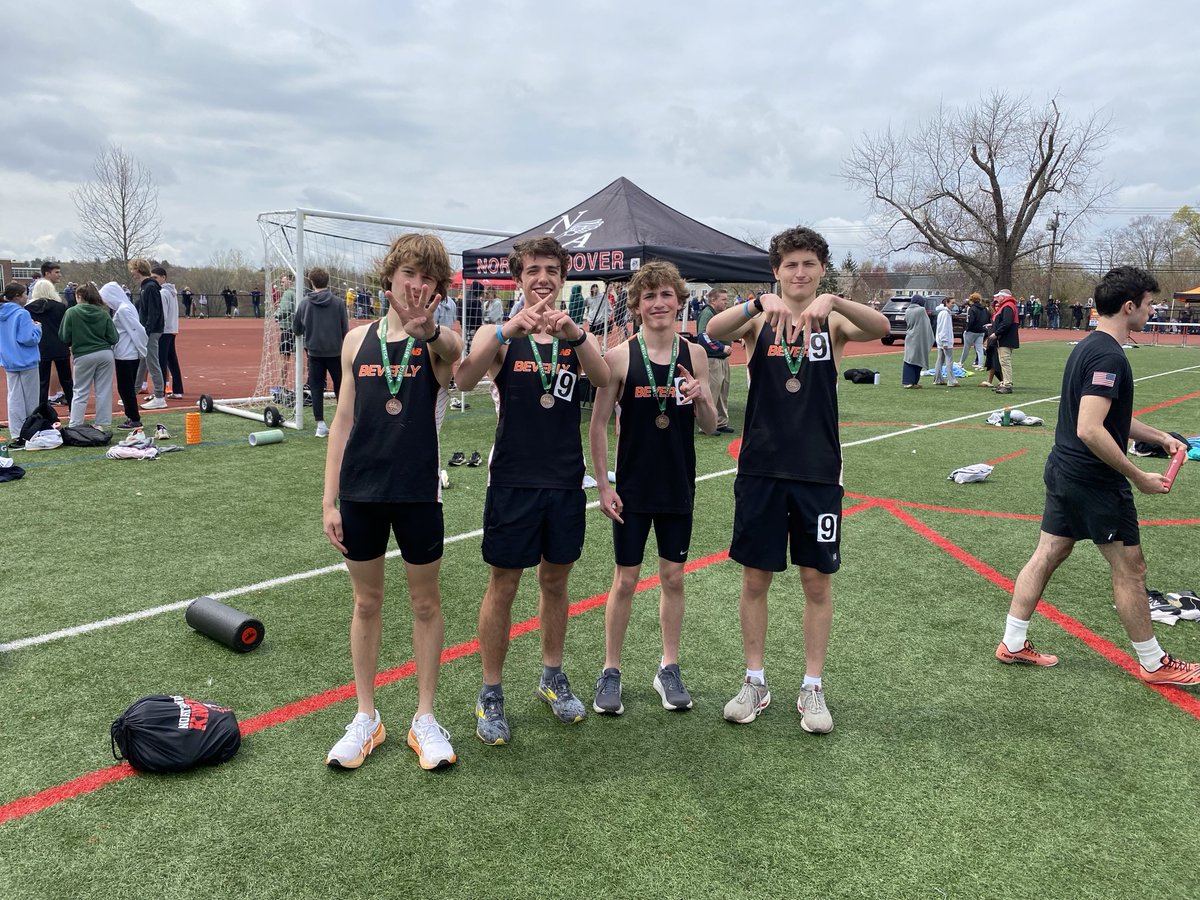 New 4 x 1 mile record 18:51.69. Bossler, Whiting, Provost, McGoldrick! ⁦⁦<a href="/Beverly_High/">Beverly High School</a>⁩ ⁦<a href="/BeverlyPanthers/">Beverly Panthers</a>⁩ ⁦<a href="/PhilStacey_SN/">Phil Stacey</a>⁩