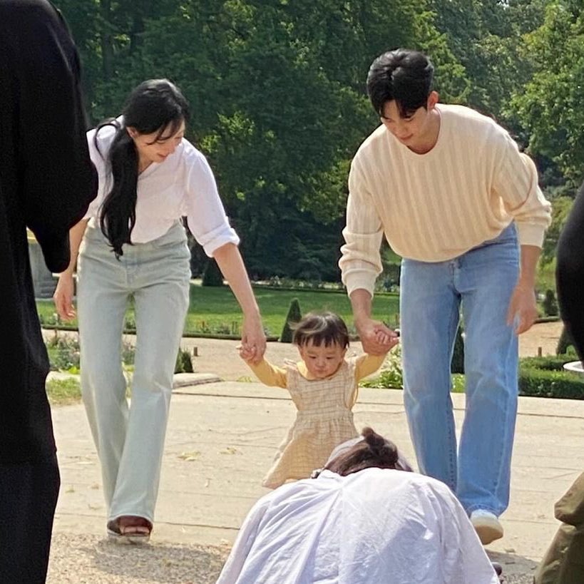 daddy baek, mommy hong, baby baekhong 🥹 #QueenOfTears #QueenOfTearsEp16