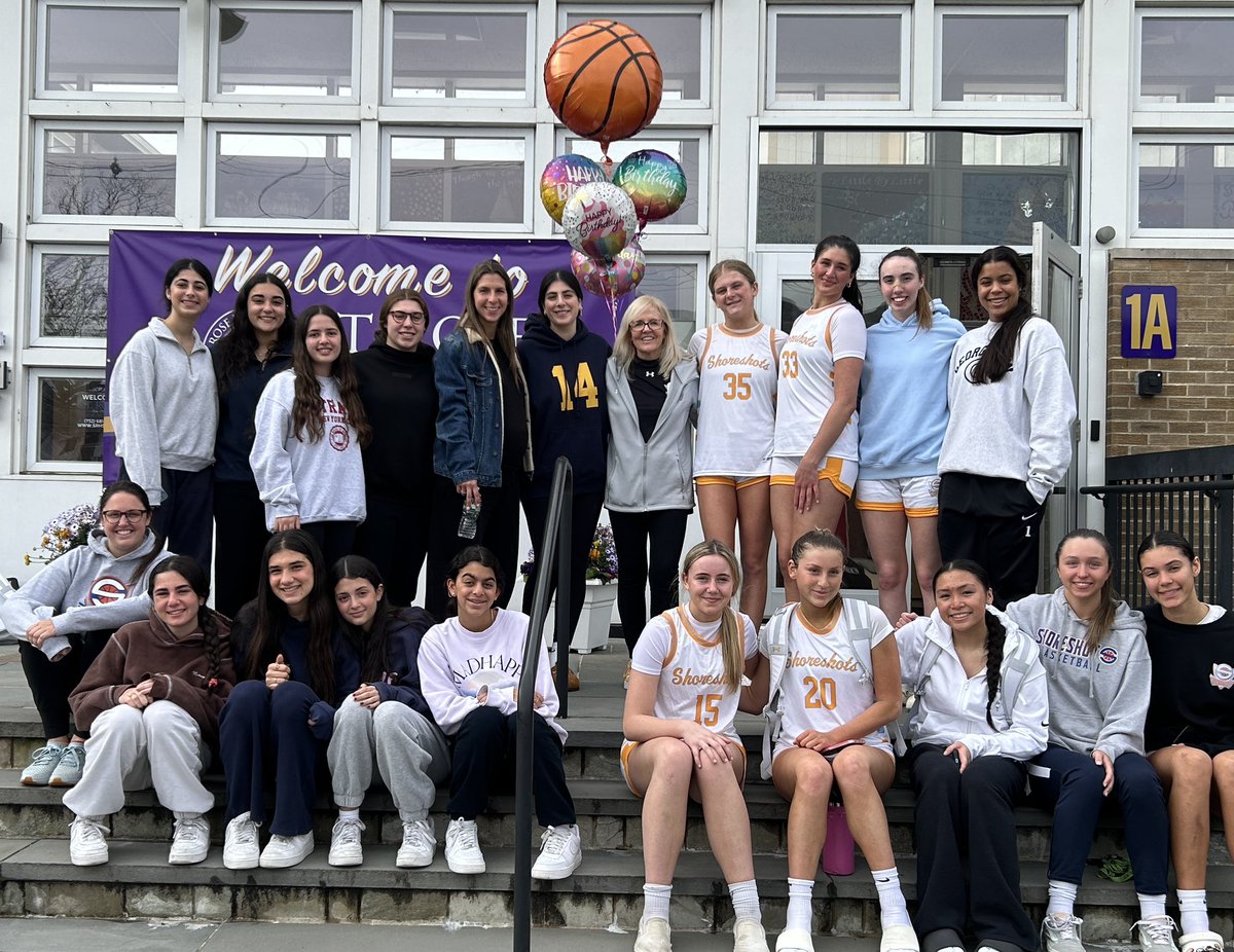 Honestly- 🥰one of the best bday surprises ever🫶🫶- girls from Flatbush coming to @SSChambers17U game!! Made my heart melt!! Love what I do- such special people!!❤️❤️❤️Thank you!! @Maccabi18UCoach @ShoreshotsGirls @laurenbowls @TinyGreenNBS