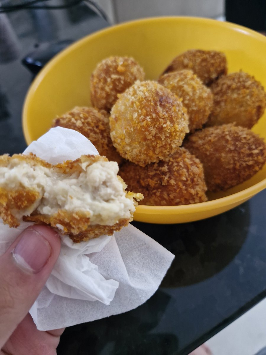 @FOODFESS2 Bitterballen hehe ✨️