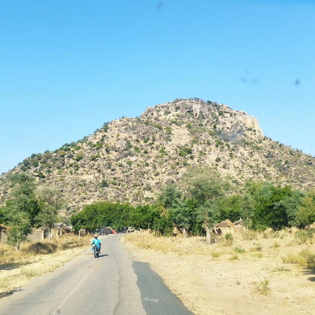 #Tokombéré....
Land of Kirdis, Land of Baba Simon,
Its Landscape ...

Click the link and to hear a bit about Tokombéré/Kundumbar and contact us for your Journey and stay there...

facebook.com/share/p/BMCcsd…

#VisitCameroon
#OnTheRoad
#FollowYourGuide
#FollowBergere