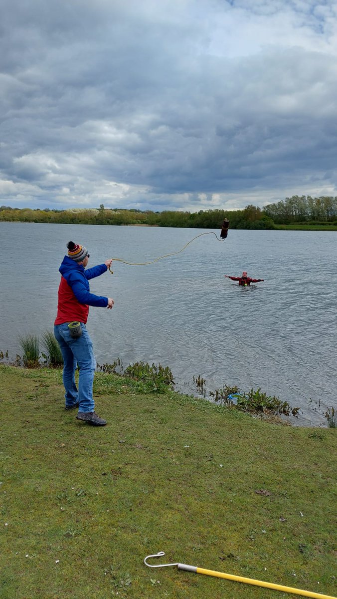 Wakefield & Ossett Green Watch have been training and giving water safety advice at pugneys today - did you see them? @WYFRS @NFCC_FireChiefs #BeWaterAware