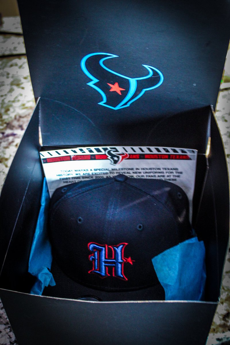 Houston Texans Family! I’ll be giving away this H-Town Blue Snap Back! Winner will be announced on Wednesday! Must be following! Like +RT
#wearetexans