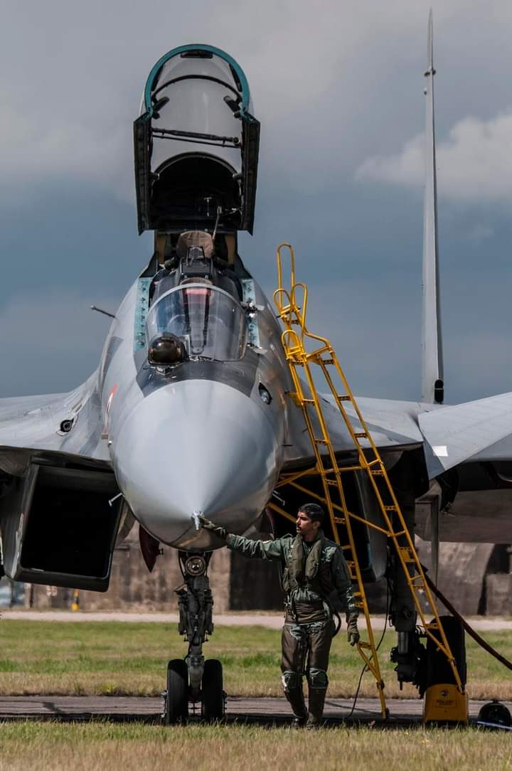 Those who fly solo have the strongest wings ~ Su-30MKI🇮🇳