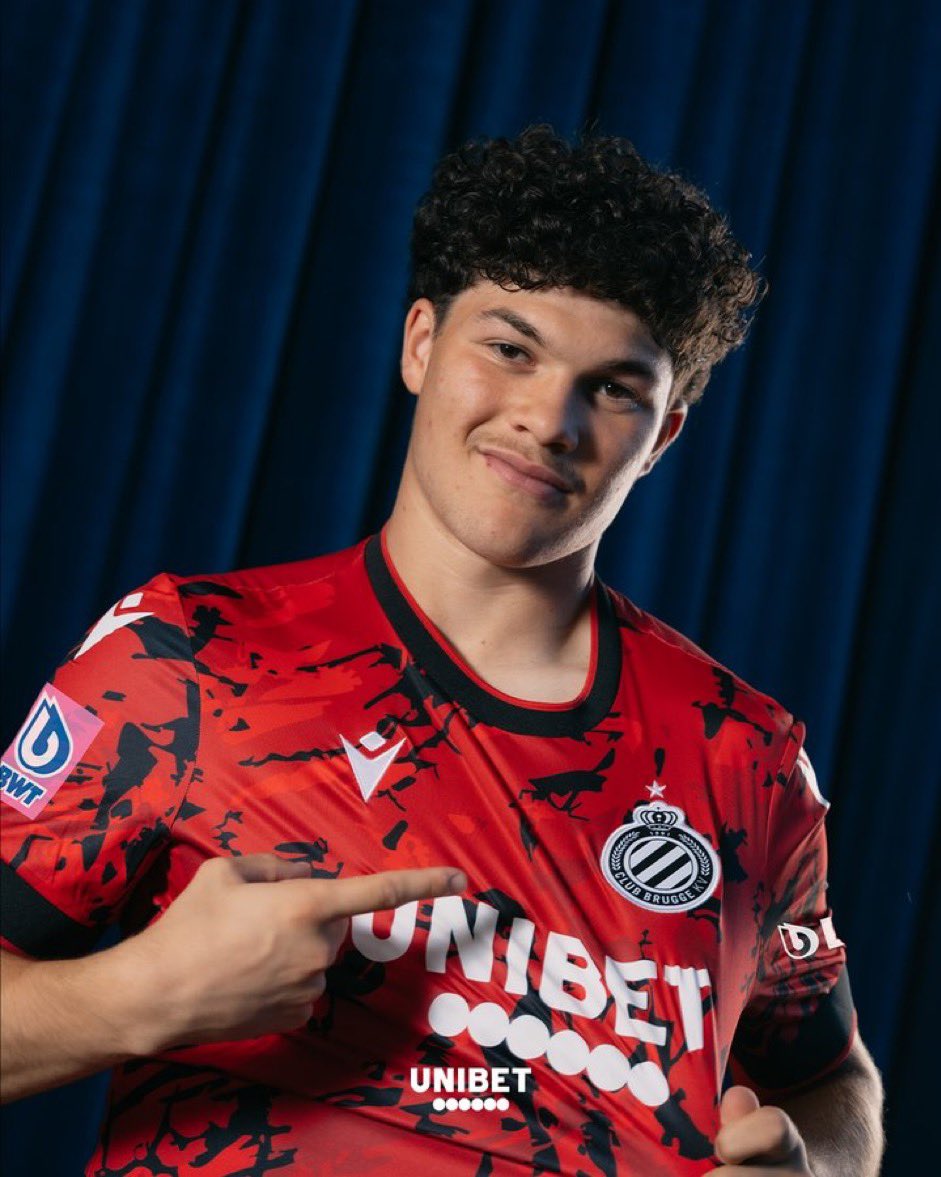 Dit truitje in blauw-zwart, wat denken jullie? Like it! 💙🖤
<a href="/ClubBrugge/">Club Brugge KV</a> <a href="/CLUB_tv/">CLUBtv</a> <a href="/bluearmyfcb/">Blue Army</a>