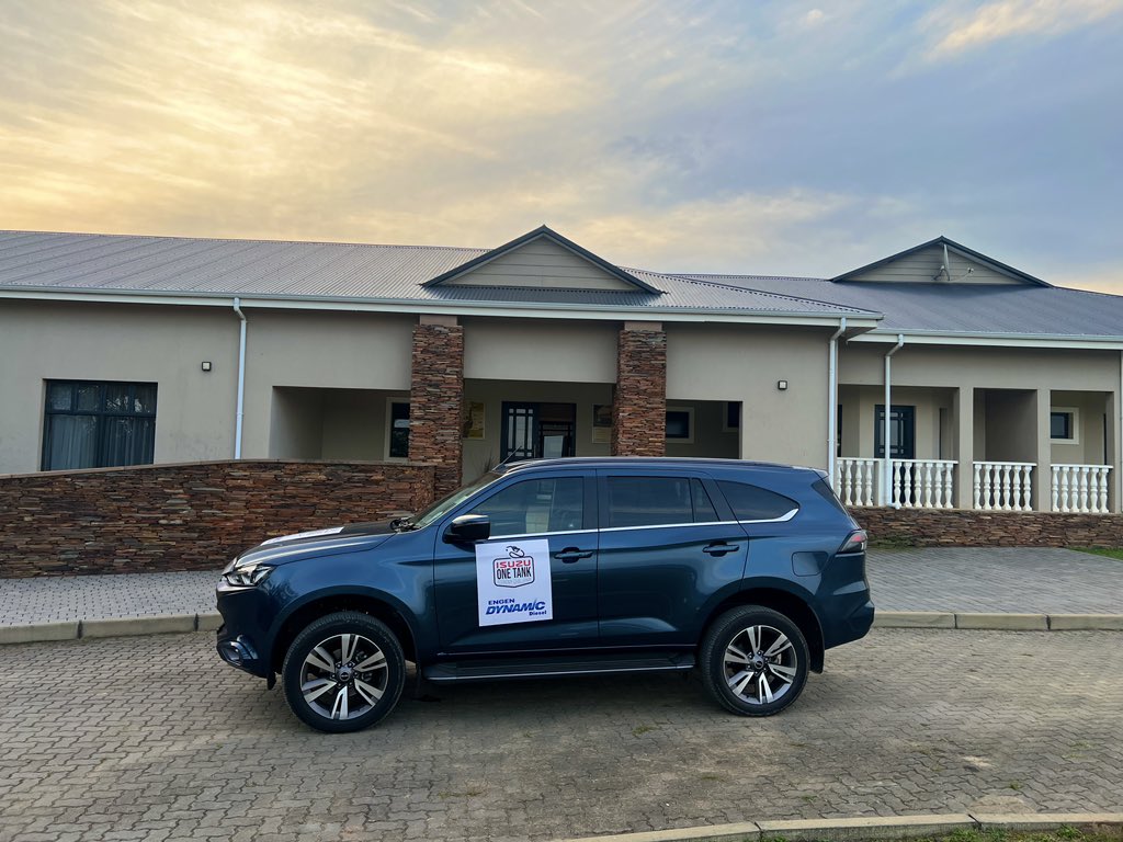 Day 2 of the #IsuzuOneTankChallenge is done and dusted, and the 7-seater mu-X continues to be a comfortable and fuel efficient partner on this ambitious trek from Johannesburg to Gqeberha in one tank. Isuzu has partnered with Engen to bring this challenge to Mzansi, and stops at