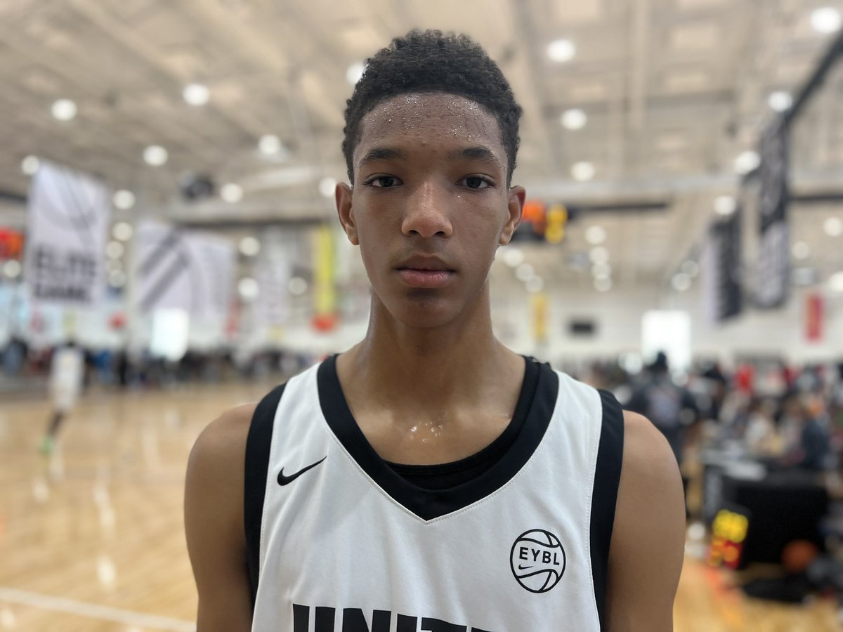 2027 wing CJ Rosser will be leaving Memphis with his name circled and highlighted for me. Has left quite an impression this weekend. 6-9 NC native with quick processing ability, fluidity and soft touch. Promising equation. Monster upside. 👥 madehoops.com/PlayerProfile.…