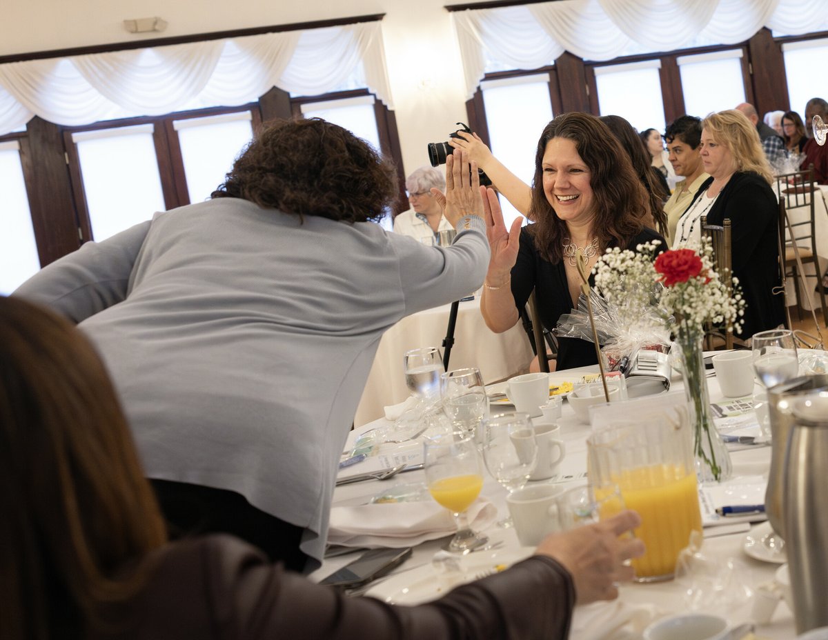 Health Sciences Professor Tania Grgurich honored as healthcare educator of the year by Hamden Chamber of Commerce after becoming living kidney donor and setting off chain of transplants benefiting QU student and 2 other recipients: go.qu.edu/Grgurich24