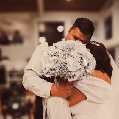 amiddlebrook24's tweet photo. #NewProfilePic #justmarried https://t.co/t4QbcalEnn