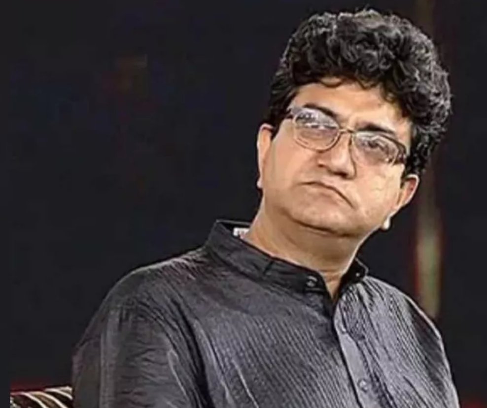 Since 2017, Prasoon Joshi has also been Chair of the Censor Board - responsible for the easy green-light to such communal propaganda films as Kashmir Files and Kerala Story.
Now he is named in a bribery scandal.
Iske andar dheere dheere bribery aati chali gayi