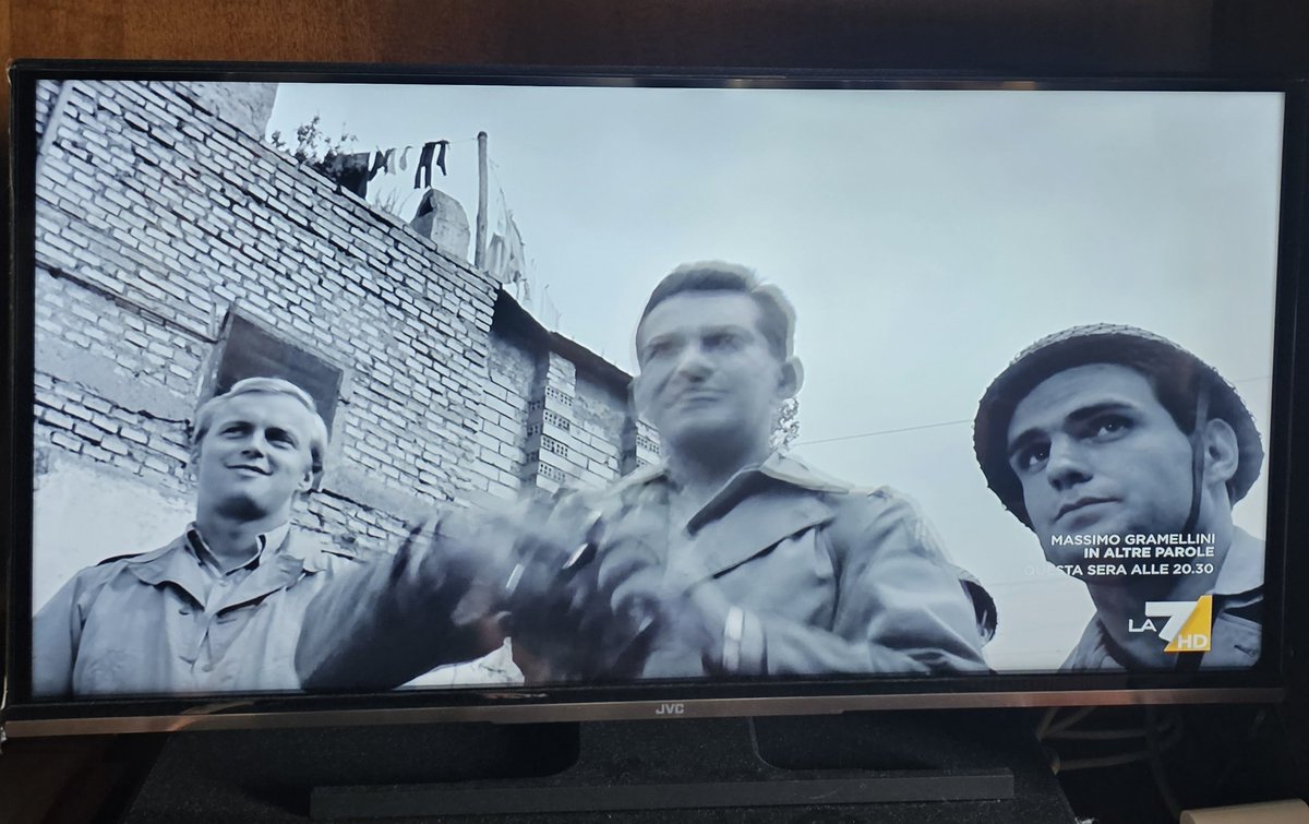 Che meraviglia!
Stupendo, perfetto.
Talmente sottovalutato che mi lascia basita.
(d'altronde forse c'è poco di cui stupirsi)

#IlFederale
#LucianoSalce
#EnnioMorricone
#La7