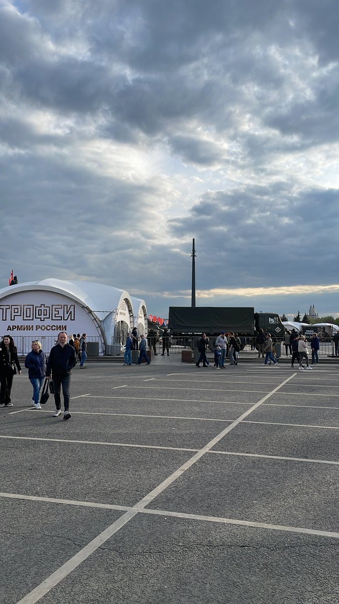 J’ai visité ce jour les chars Américains, Britanniques, Ukrainiens… capturés sur le front et exposés au centre de #Moscou