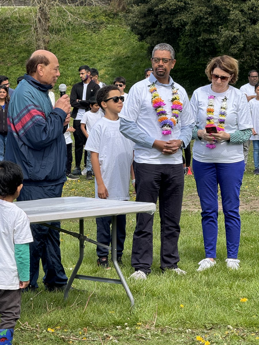 Holi celebrations today at Cardiff Castle, A privilege to have RT.Hon First Minister of Wales, Vaughn Gething, join the celebrations with his family. Holi, bright, vibrant, and full of colour. @vaughangething @cardiffcouncil @WelshGovernment @hciwales @RNinWales @ArmyInWales