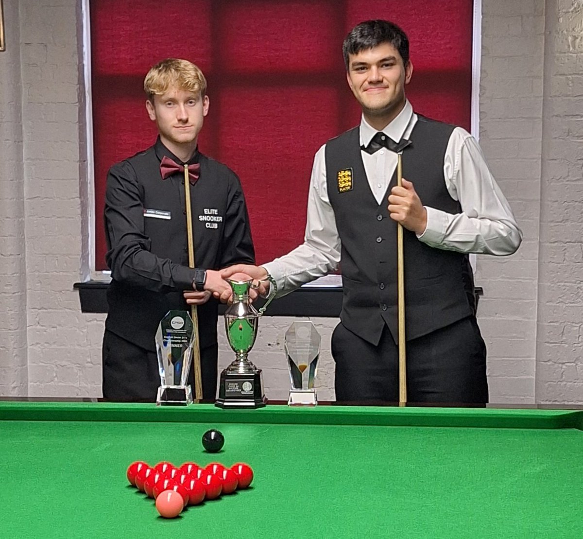 🏆 GALLAGHER 🆚 DEAVILLE Aidan Gallagher faces former English Amateur champion Paul Deaville in the final of the 2024 English Under-21 Championship 🤝 The first to 5️⃣ frames will win the title. Live Scores ➡️ snookerscores.net/tournament-man… #EnglishSnooker 🏴󠁧󠁢󠁥󠁮󠁧󠁿