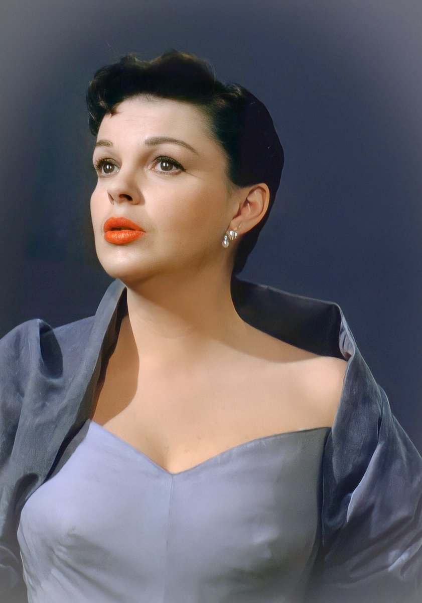 Initially, she was not considered to be the 'traditional beauty.' And yet, she is a LEGEND in music, film, and entertainment. JUDY GARLAND #Judy Garland #art #film #entertainment #WomensHistoryMonth 🌼 🌸 🌻 🌹 🏵 🌼 🌸 🌻 🌹 🏵