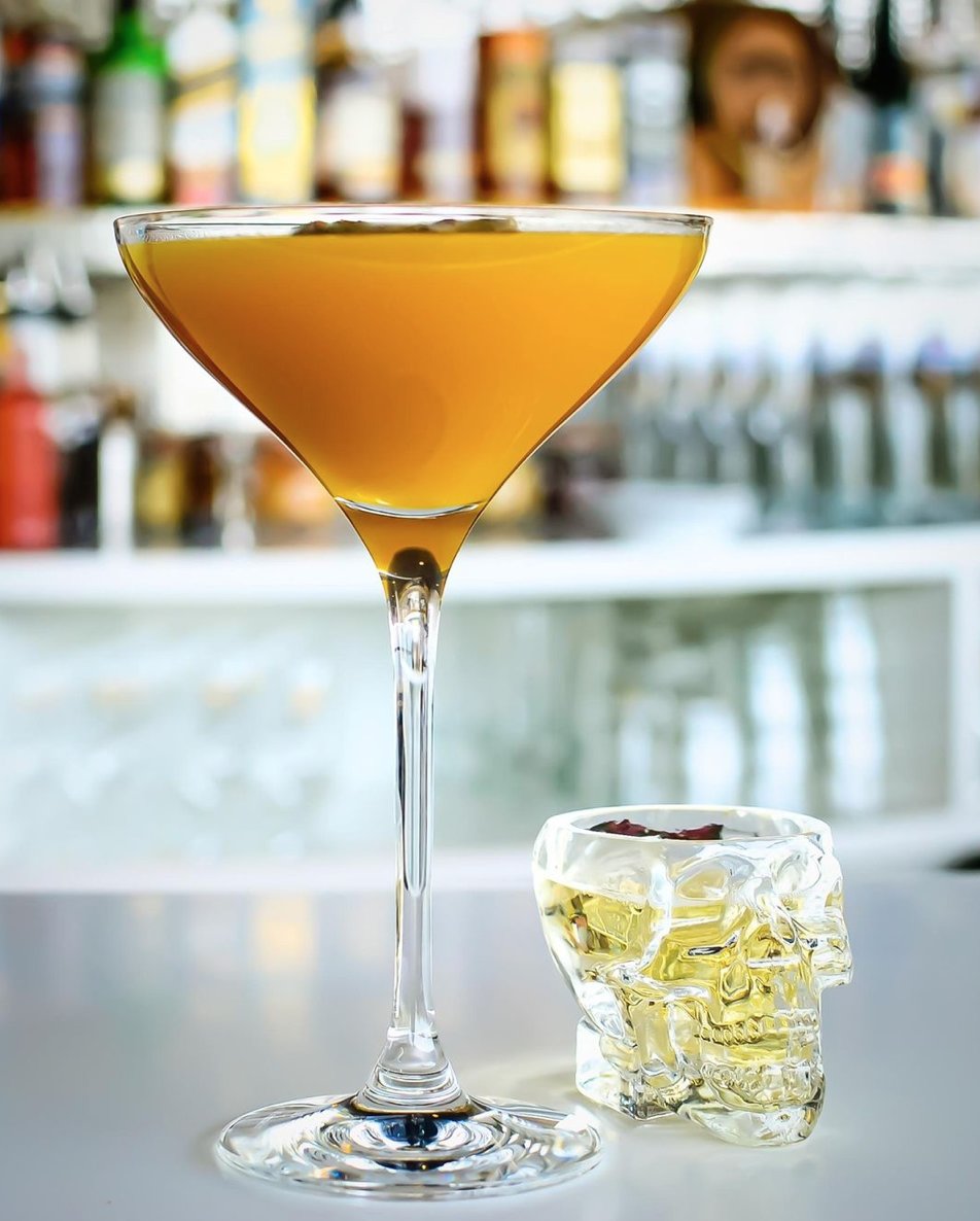 crystal_head's tweet photo. Do you know the name of this cocktail? ππΈ
#Cocktail #Martini #CrystalHeadVodka #CrystalHead #Vodka #Passionfruit https://t.co/gBhMnD1hDd