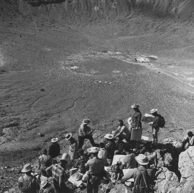 April 28, 1928, birthday of American geologist & pioneer of planetary #geology Eugene Merle Shoemaker. He showed that the #Arizona Crater & similar ones, both on #Earth & other planets, are not extinct volcanoes but impact craters ☄ tinyurl.com/yc25w4ue